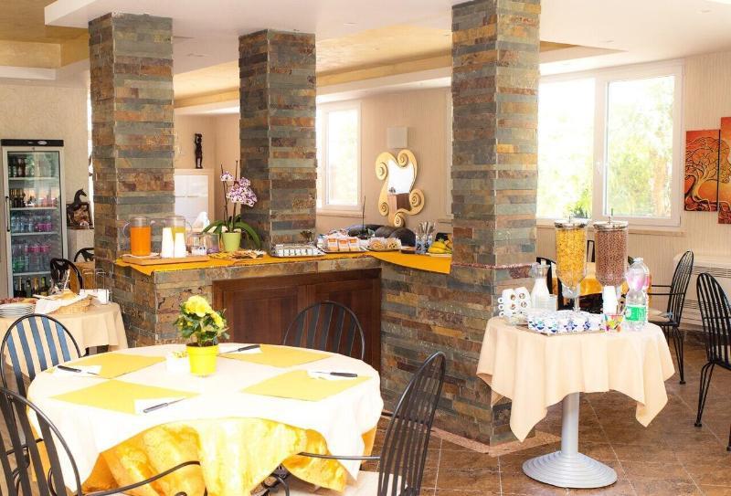 Hotel Villa Aurora Latina Exteriör bild