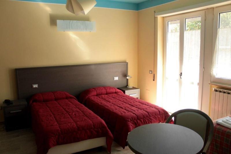 Hotel Villa Aurora Latina Exteriör bild