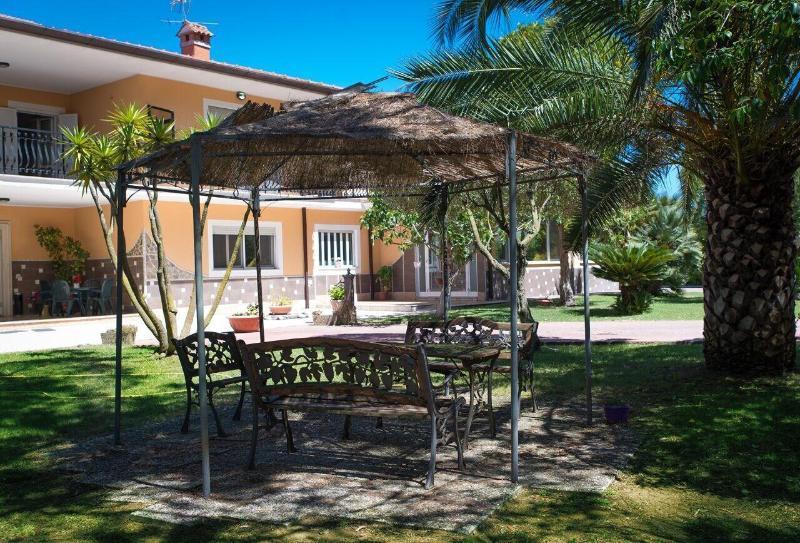 Hotel Villa Aurora Latina Exteriör bild