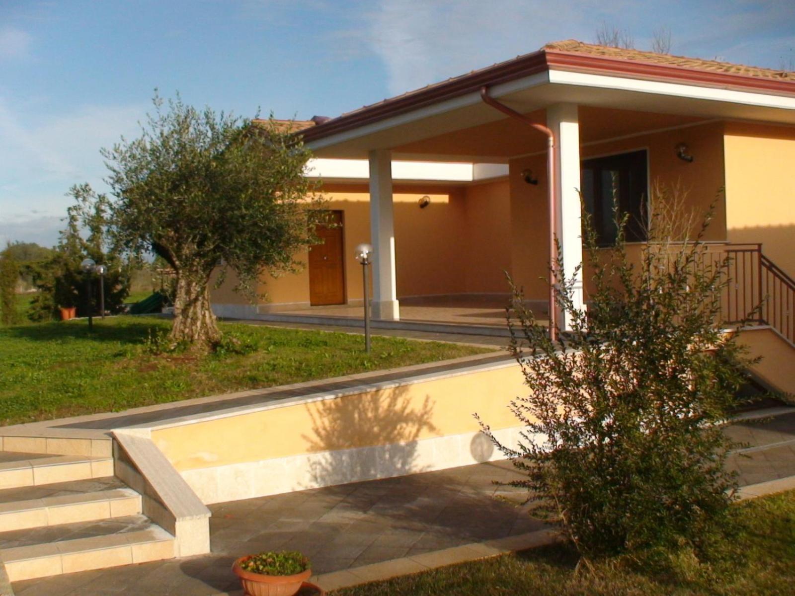 Hotel Villa Aurora Latina Exteriör bild