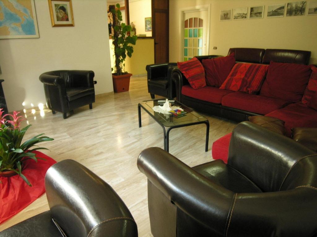 Hotel Villa Aurora Latina Exteriör bild