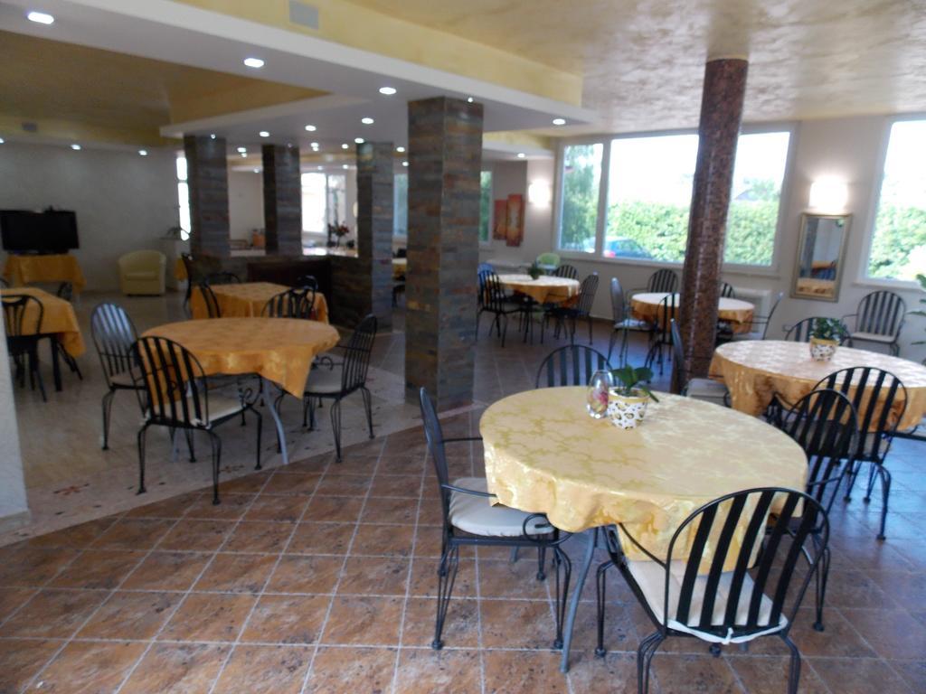 Hotel Villa Aurora Latina Exteriör bild