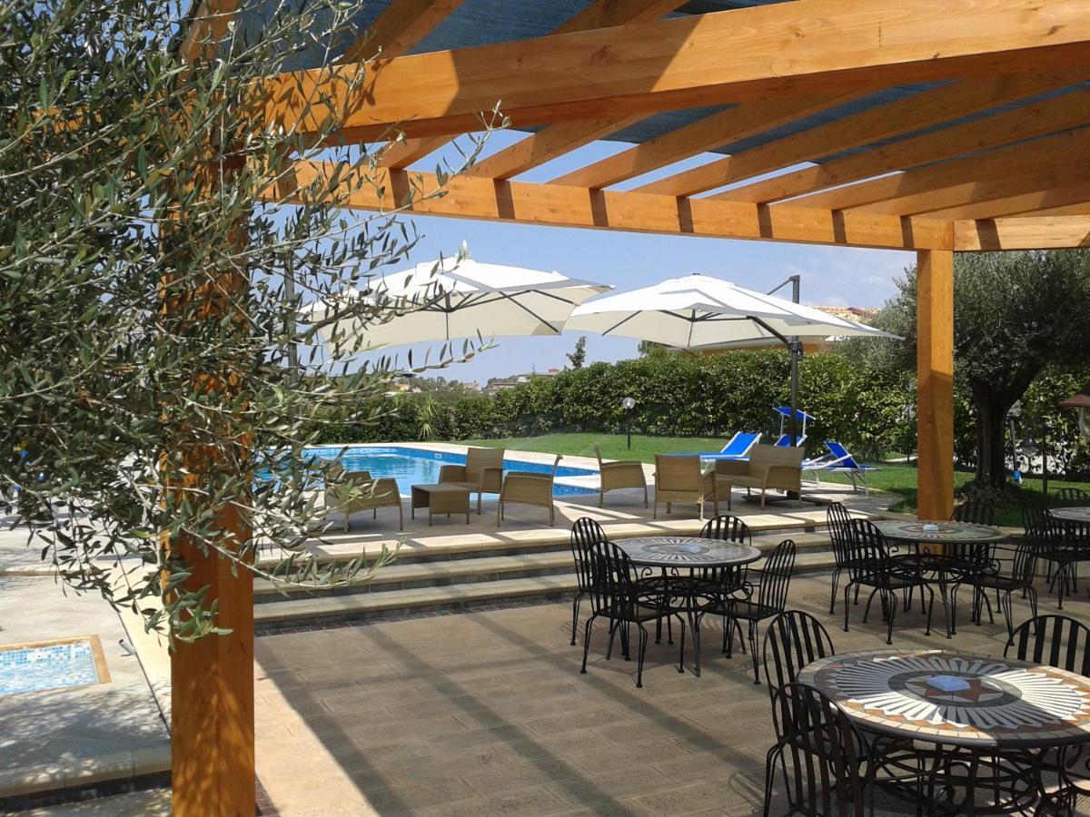 Hotel Villa Aurora Latina Exteriör bild